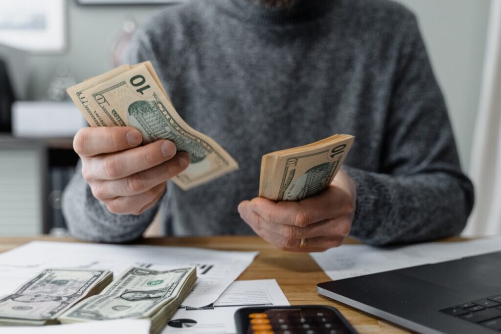 ¿Por Qué es Crucial Analizar la Eficiencia de Recursos Financieros?